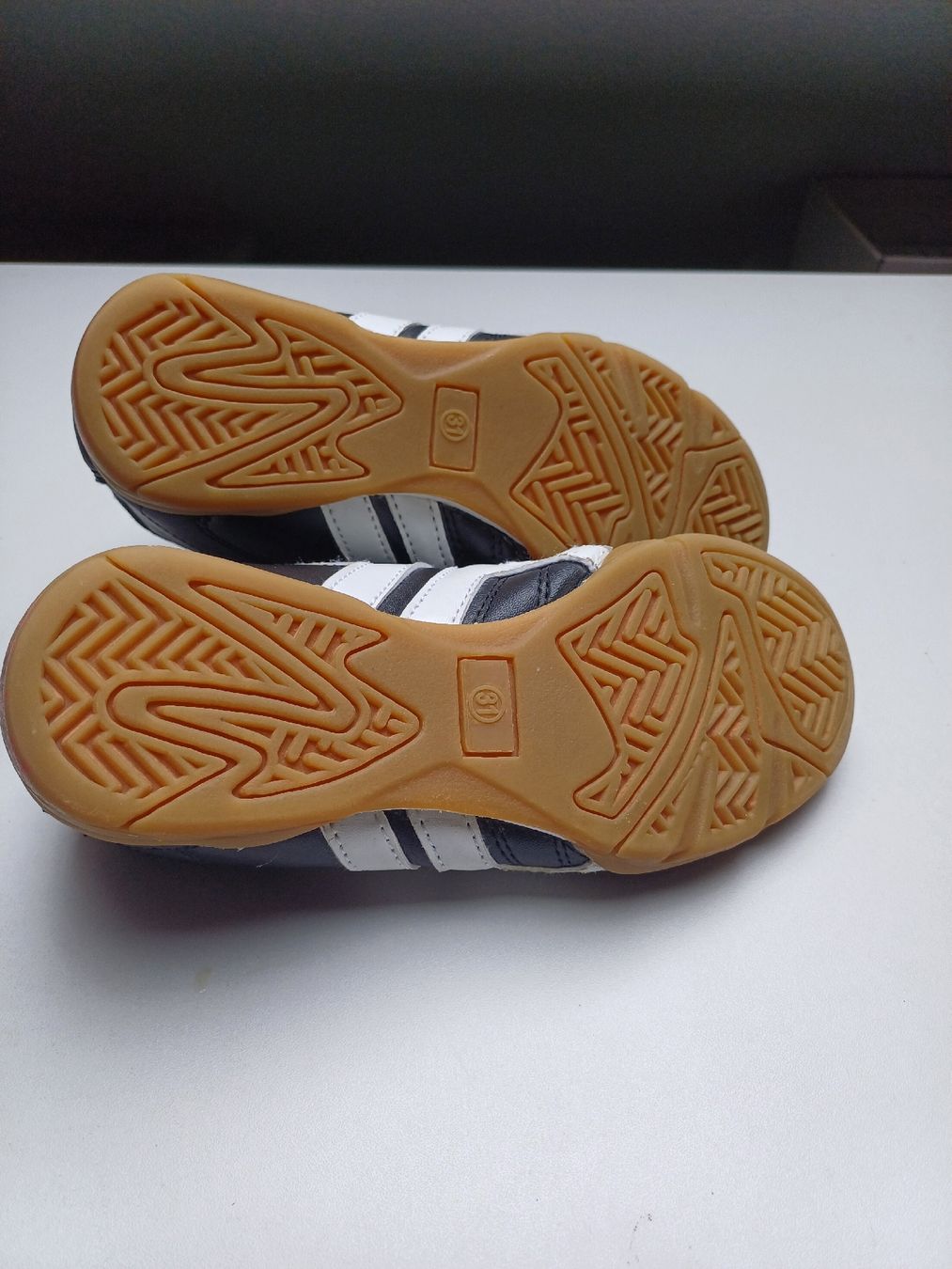 Scarpe da uomo: hallenschuhe – Usato da Dierikon venduto da oldmeetsnew 3