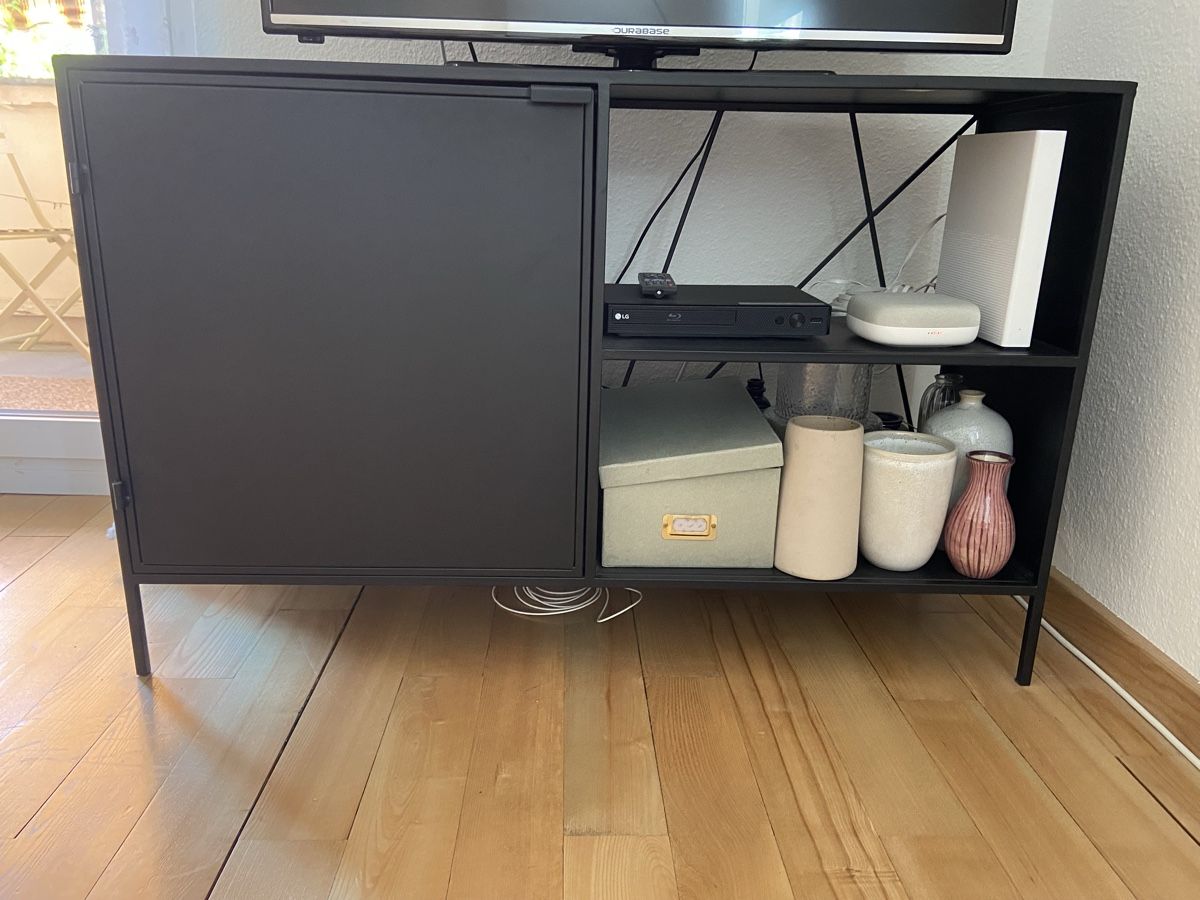 Meubles TV: TV-Möbel/Sideboard, Metall, schwarz – D'occasion à Solothurn par an_wy