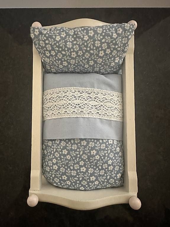 Giocattoli: Kleines Puppenbettchen Vintage – Nuovo (secondo la descrizione) da Beinwil am See venduto da joy_24 2