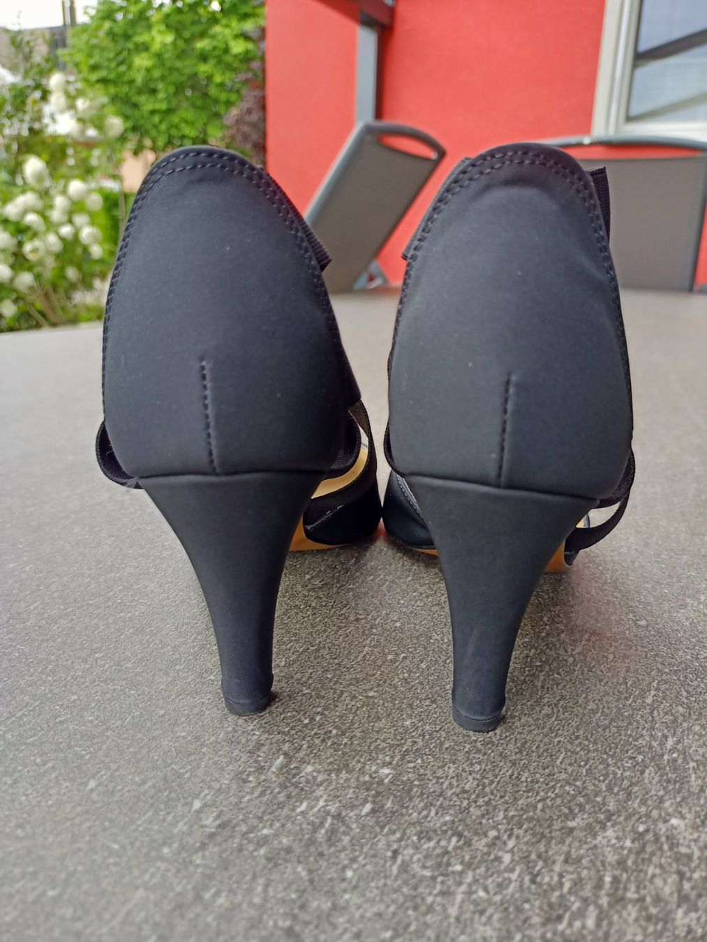 Kaiser Scarpe da donna: Schwarzer Satin Pumps, Peter Kaiser, Grösse 3.5 = 36.5 – Usato da Grafenried venduto da Tapj 1