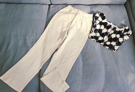 Chic Cream Trousers & Floral Top Set for Spring/Summer!