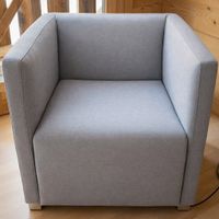 Moderner Sessel, hellgrau, wenig gebraucht, guter Zustand!