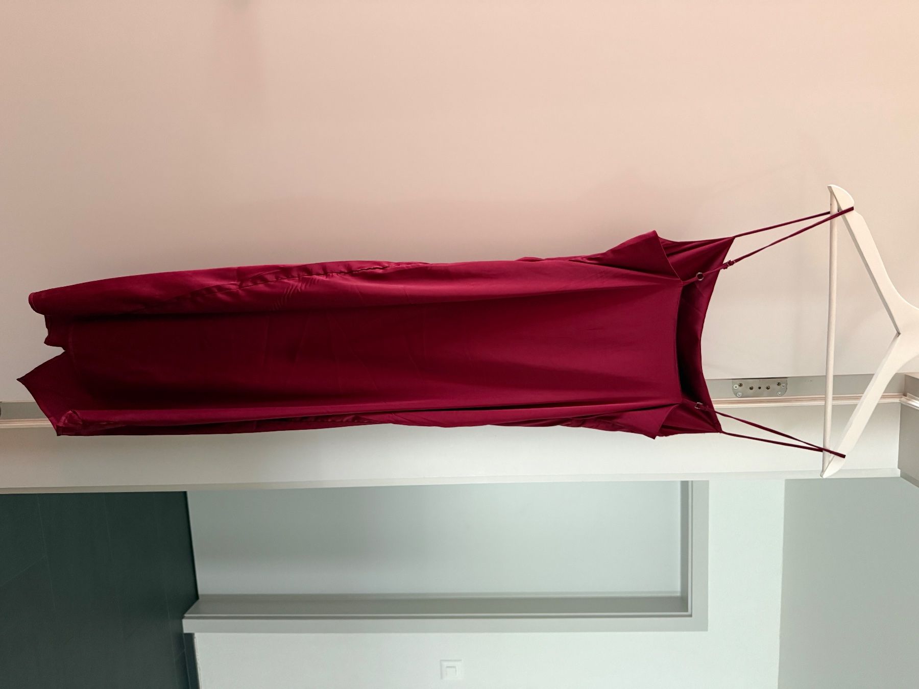 Vestiti: Damen Satin Kleid Bordeaux Grösse S – Usato da Hornussen venduto da con_86dw 1