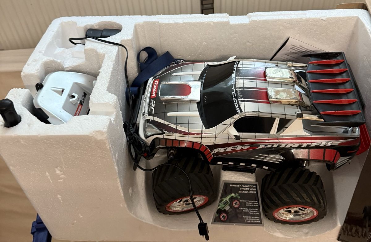 Carrera RC Modellbau: Auto Ferngesteuert defekt – Defekt aus Binningen von MichPam71
