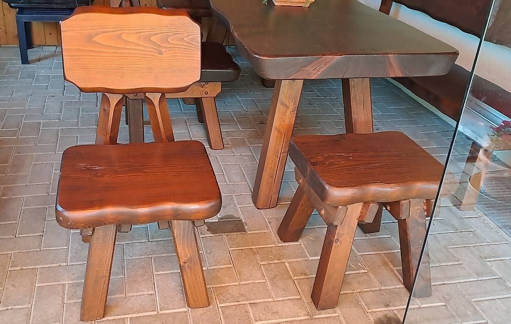 Tavoli: Tisch-/Sitzplatz-Garnitur aus massivem Holz – Usato da Untersiggenthal venduto da Myrthamw 1
