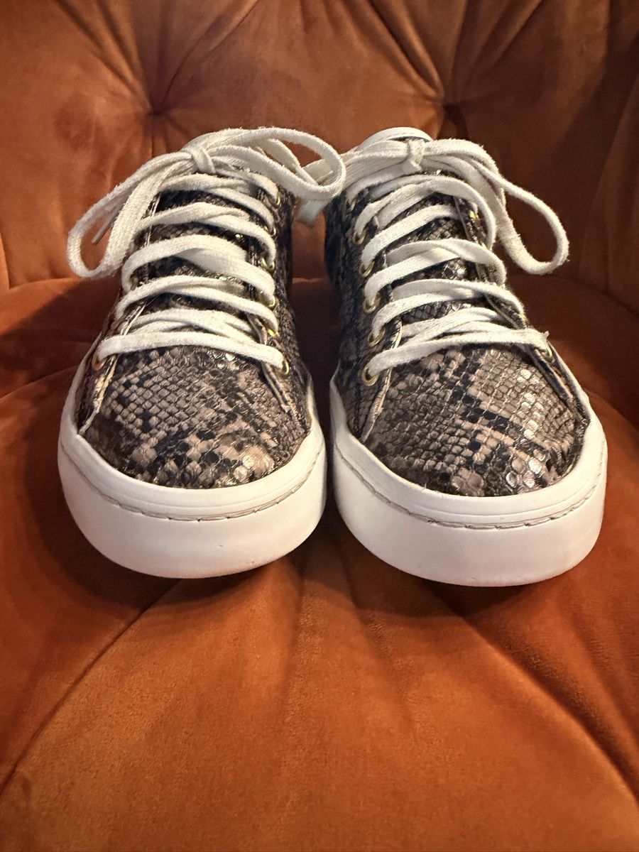 Guess Scarpe da donna: GUESS Sneaker Gr 40   – Usato da Balgach venduto da ren_xy57 5