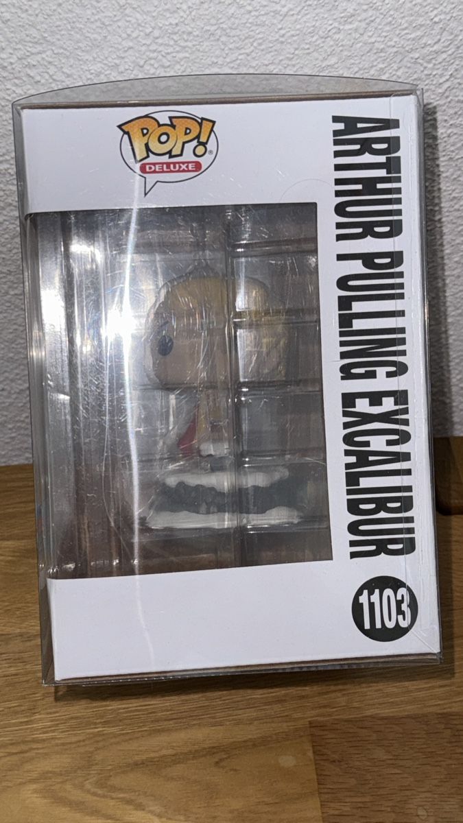 Funko Figurines: Funko Pop Deluxe Arthur Pulling Excalibur 1103 – Neuf (Voir description) à Hägendorf par Chiyoko12 1