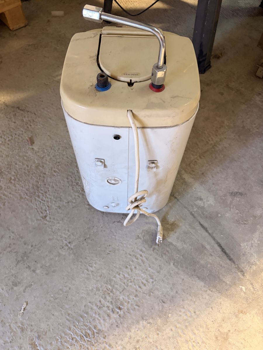 Installations sanitaires: Boiler 230 v durchlauferhitzer – D'occasion à Naters par Headliner88