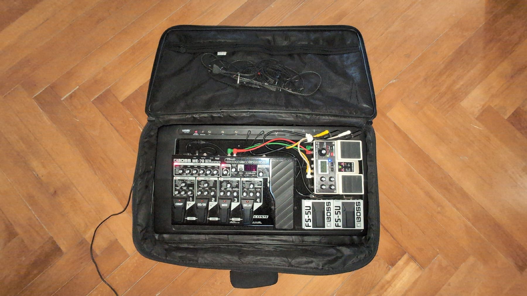 Musikinstrumente: Effect station mit diveraen Geräten – Gebraucht aus Zug von Serry19