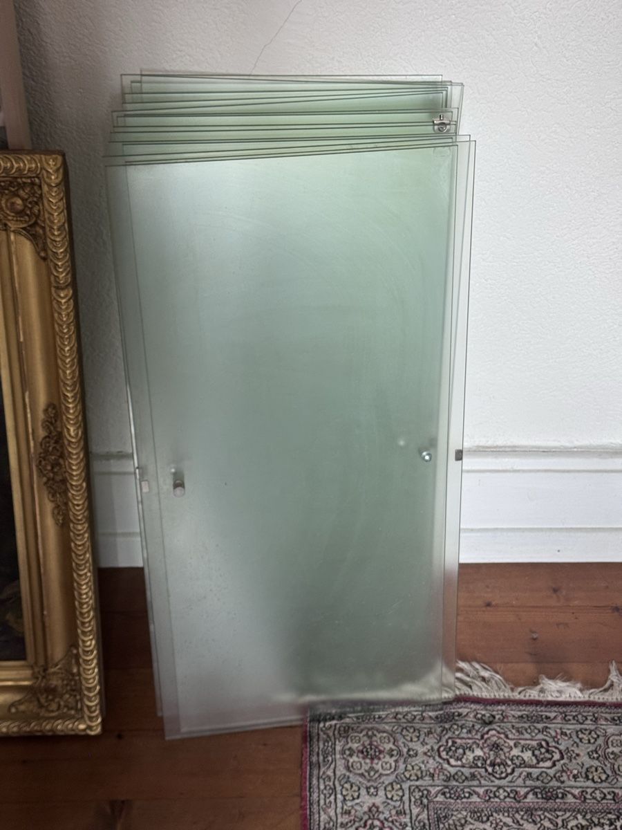 Scaffali: Montana glass doors for shelving – Usato da Basel venduto da FlorinBasel