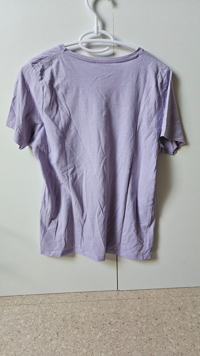 T-shirt: T-Shirt lila – Usato da Münchenbuchsee venduto da Yothu 1