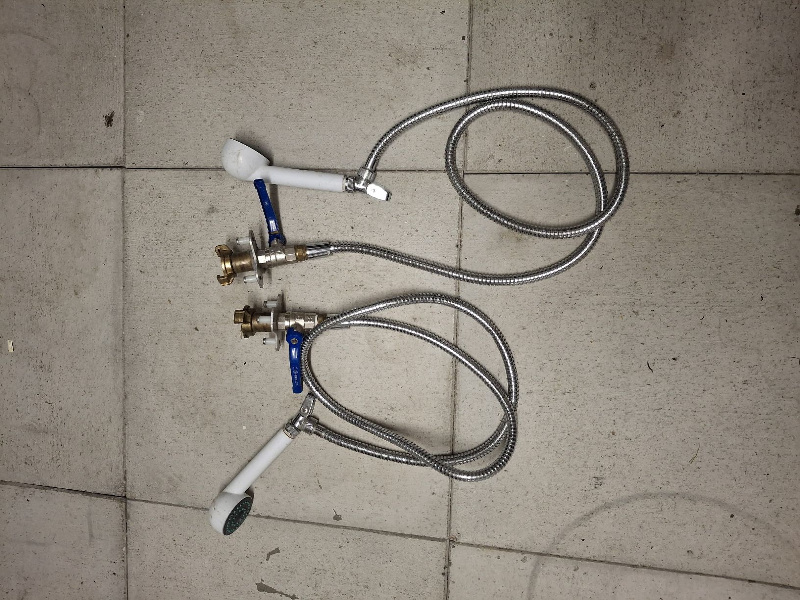 Conteneurs de construction: deconta 4 Kammer Doppel Dusche System  – D'occasion à Gebenstorf par mphmontage 1