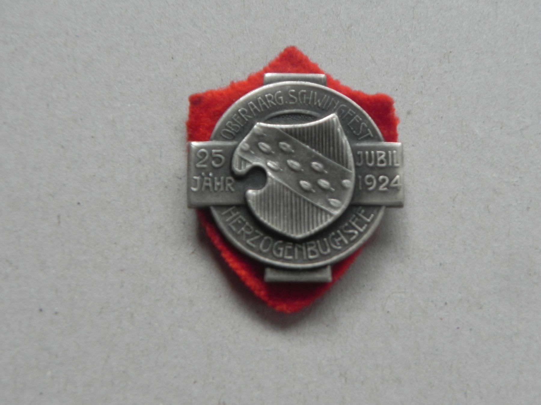 Placchette & Badge: Abzeichen Schwingfest Schwingen Herzogenbuchsee BE 1924 – Usato da Siebnen venduto da krimsie
