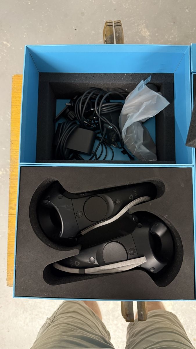 HTC VR Brille: HTC VIVE VR Headset Controller Bundle gebraucht – Gebraucht aus Holziken von Syk1 5