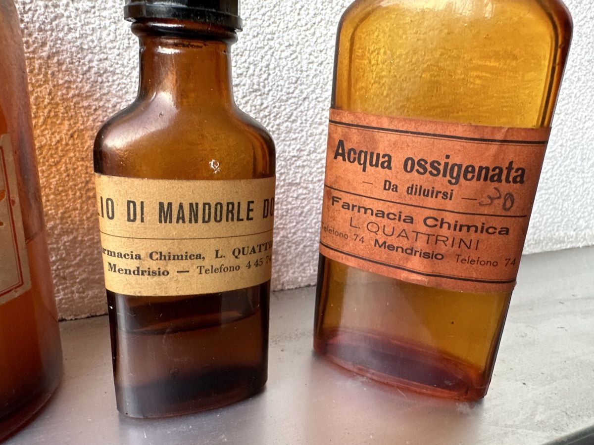 Accessori da laboratorio: Bottiglie da Farmacia – Usato da Morbio Inferiore venduto da Ecod 1
