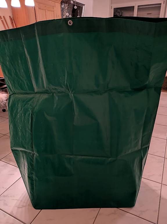 Altro: Grillabdeckhaube/Kompostsack – Usato da Zufikon venduto da Baum03 4