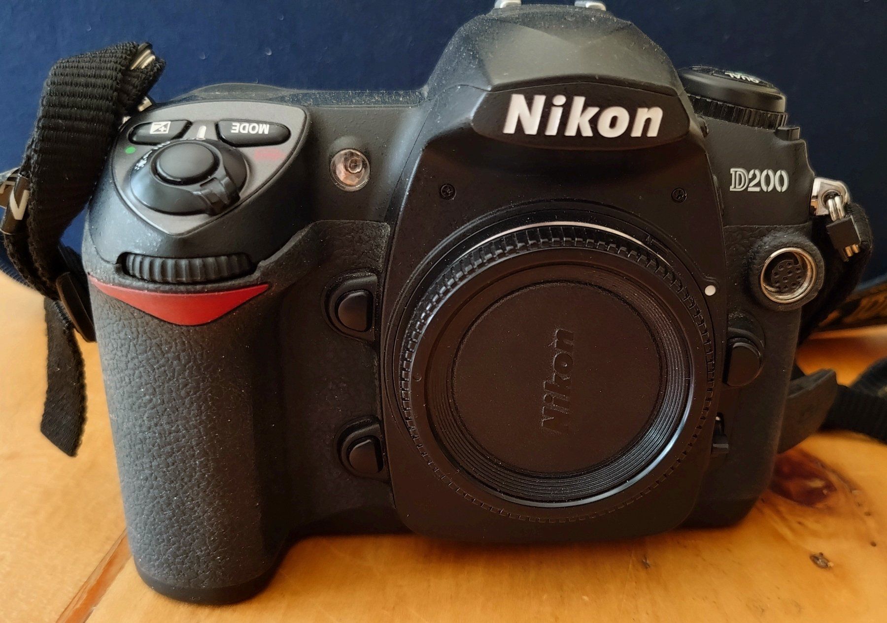Nikon Appareil photo: NIKON D200 Body ohne Zubehör – D'occasion à Allschwil par Swisstoybox