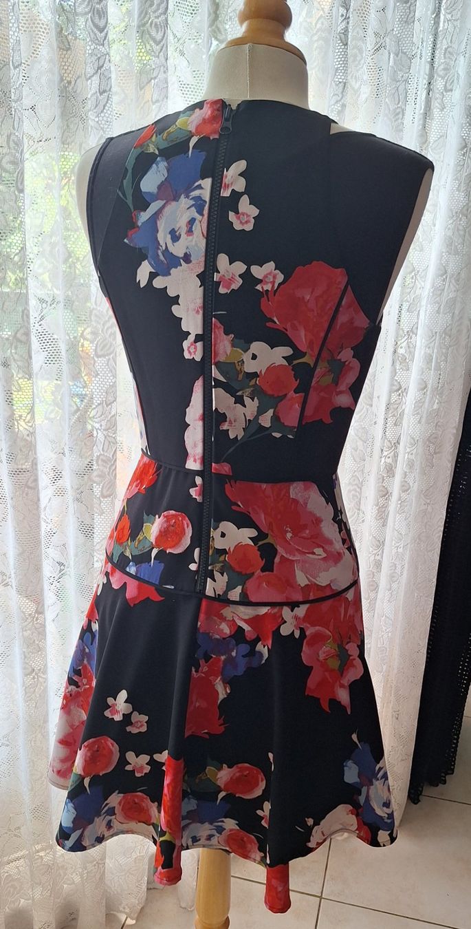 Guess Robes: Robe GUESS 36 – D'occasion à St-Triphon par Jldr0 2