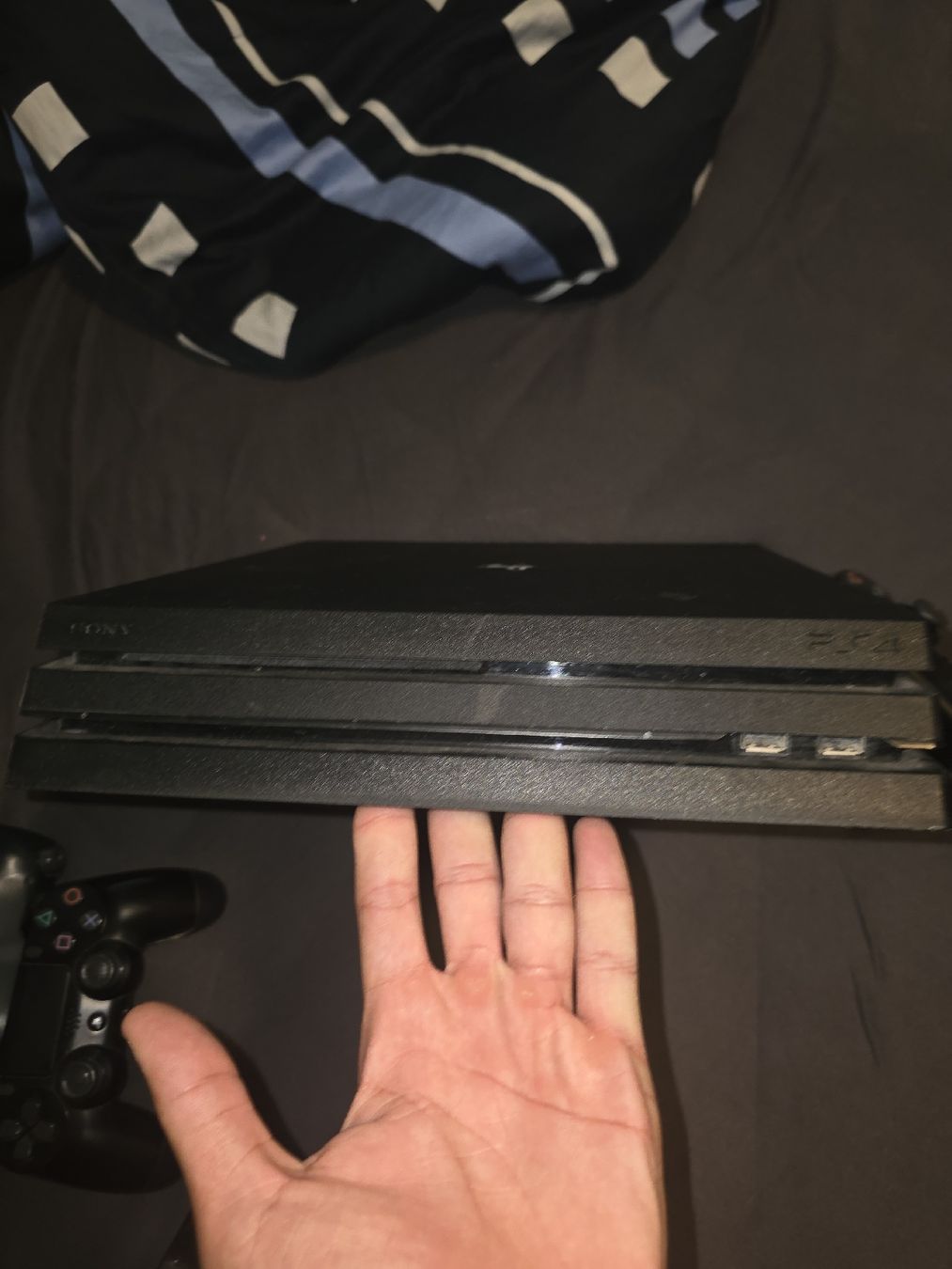 Sony Consoles: Ps4 Pro mit Controller – D'occasion à Bern par lea_6xll 2
