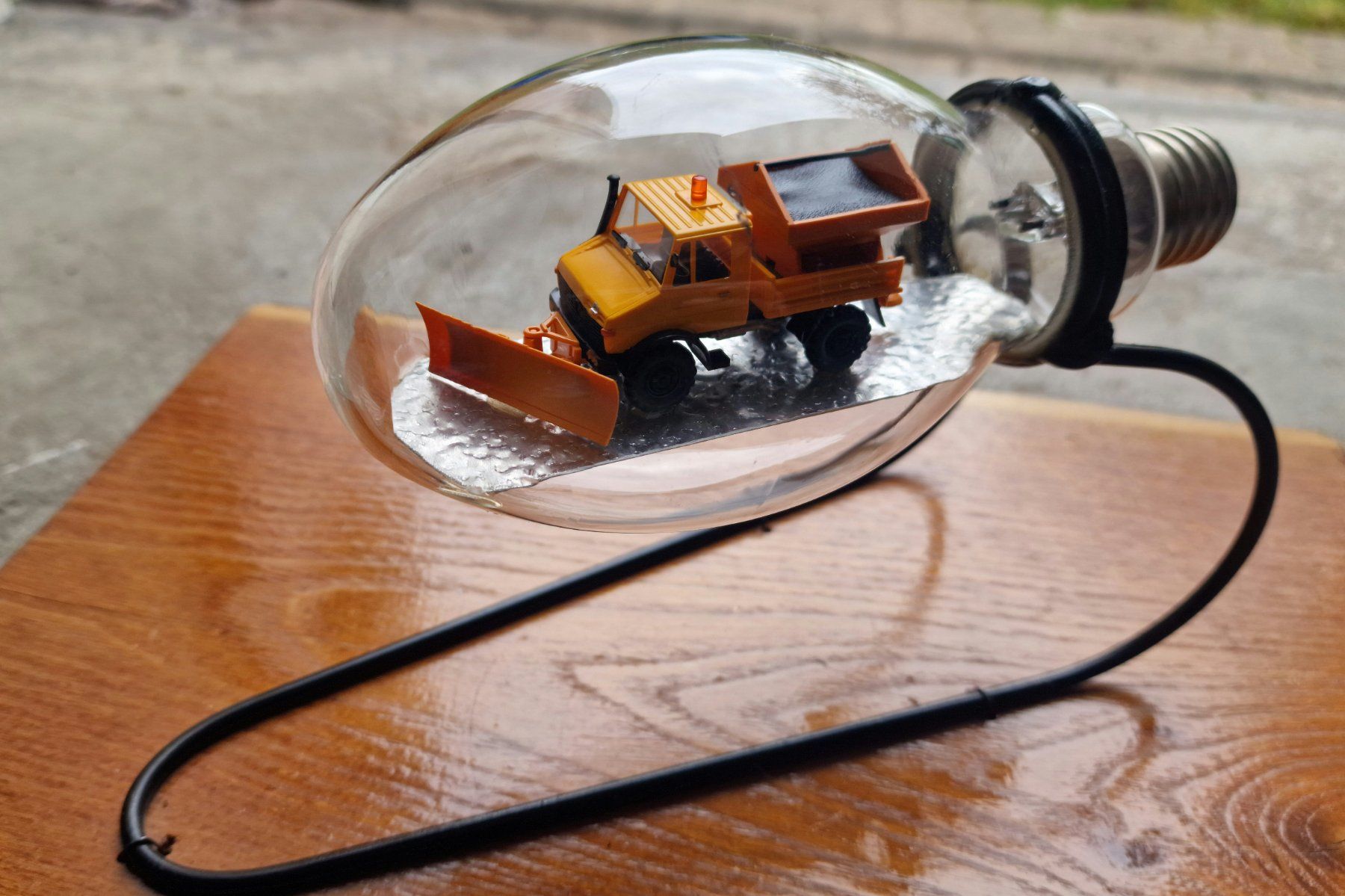 Unimog Modellautos: Modellauto Schneepflug Unimog Lampe Glühbirne – Gebraucht aus Nebikon von Japostyle
