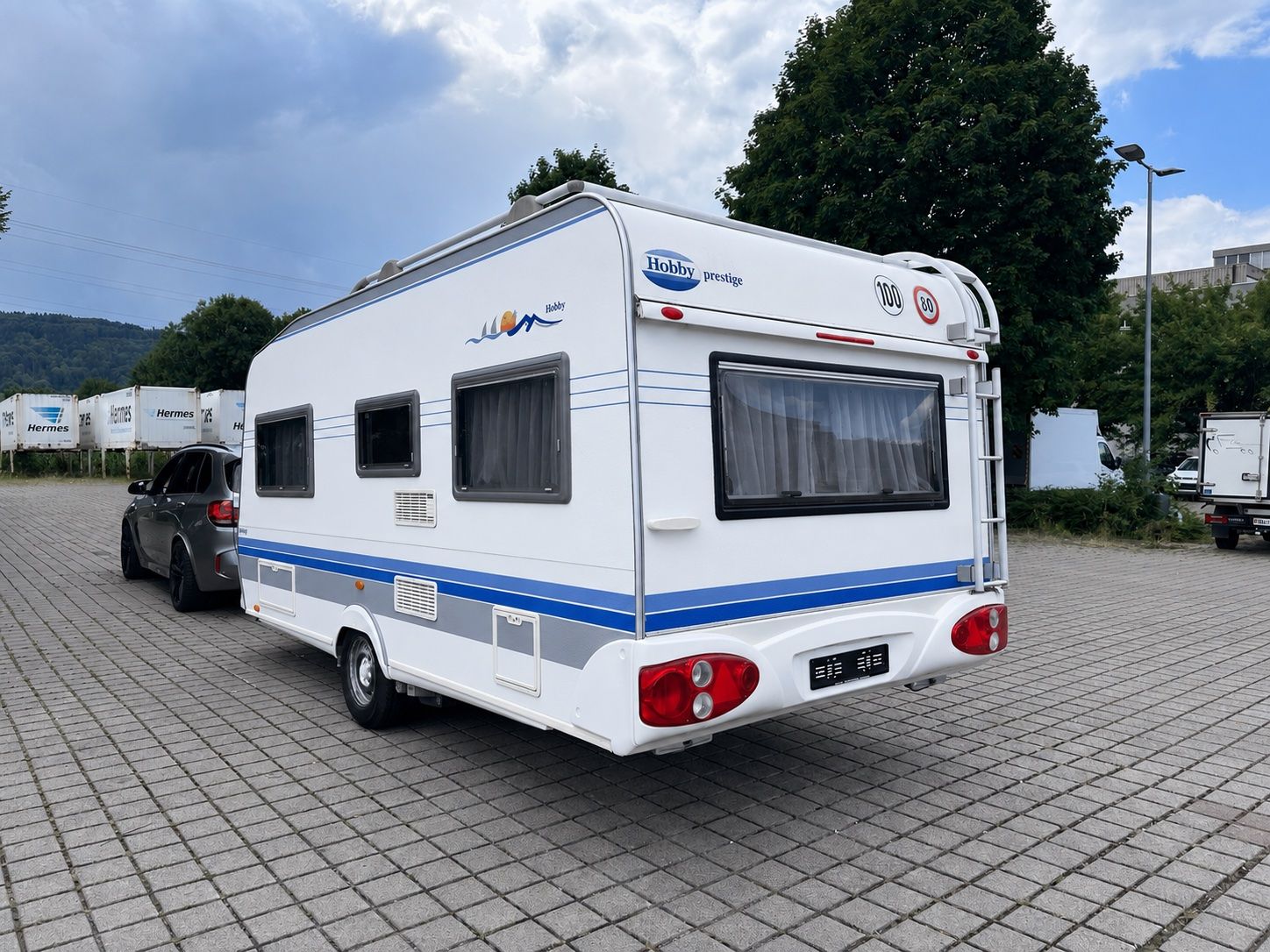 Hobby Véhicules de camping: Hobby 460 Wohnwagen inkl Vorzelt – D'occasion à Otelfingen par inf_2rkm 3