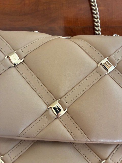 Salvatore Ferragamo Taschen für Damen: Original Tasche von Ferragamo – Gebraucht aus Zürich von lakili 4