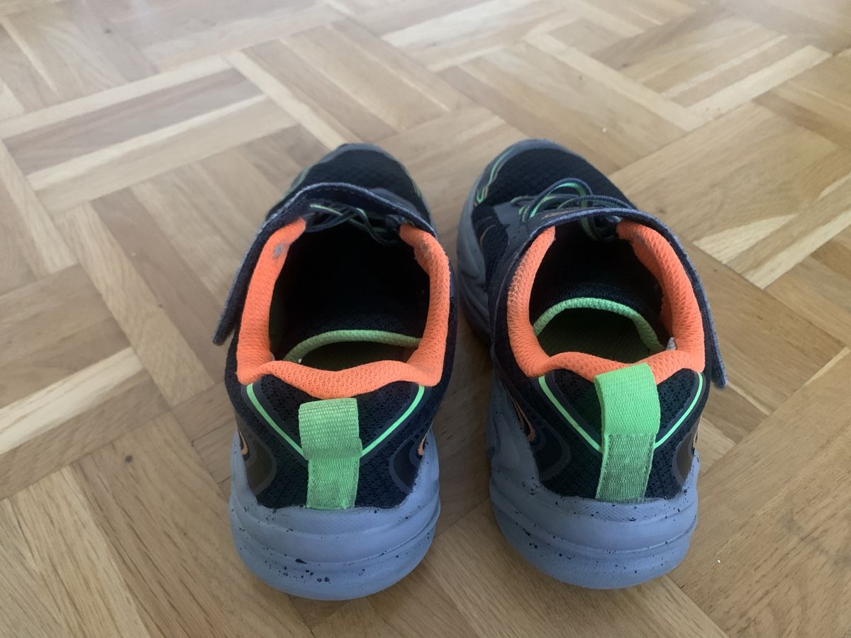 Skechers Scarpe per ragazzi: Kinderturnschuhe – Usato da Basel venduto da Pardesi84 1
