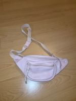 Rosa Gürteltasche von Snipes, ideal für den Sommer!