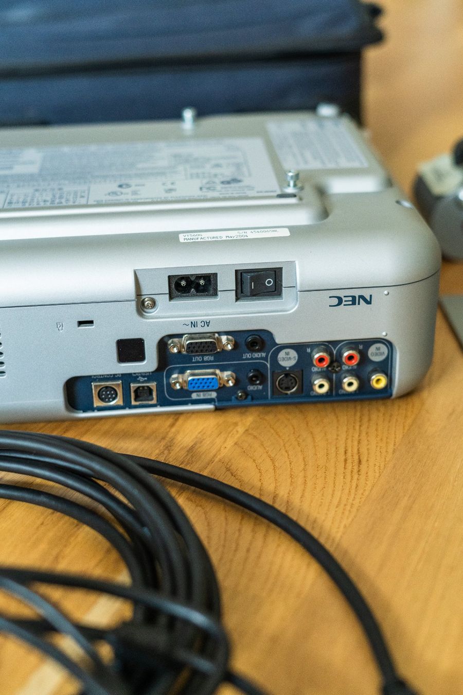 Nec Videoprojektoren: Beamer NEC VT560 LCD – Gebraucht aus Ostermundigen von jer_5qfg 5
