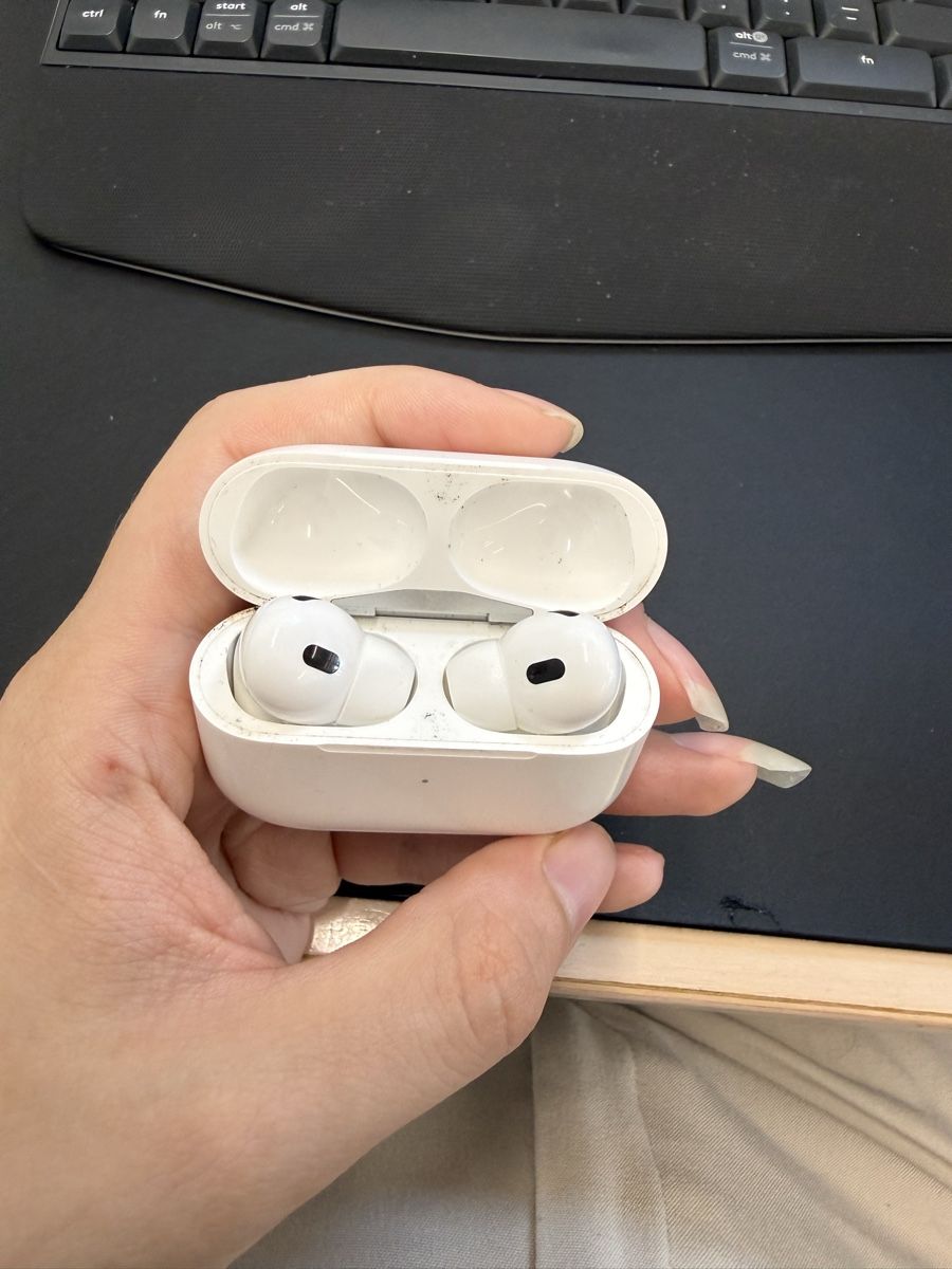 Apple Casques audio: Apple AirPods Pro 2 Ladecase  – D'occasion à Hüttwilen par sar_8gj7 1