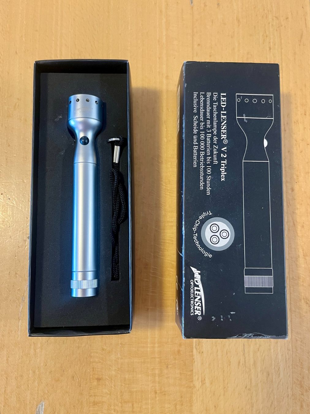 Ledlenser Lampade: LED LENSER V2 Triplex Taschenlampe -  Im Set! – Nuovo (secondo la descrizione) da Zürich venduto da Dmbz