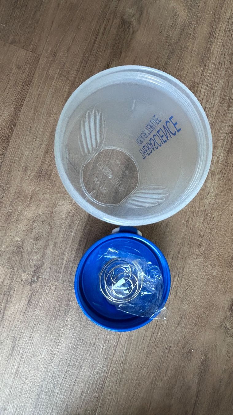 Recipients et similaires: Kitchen Container Plastic Shaker Like New – Neuf (Voir description) à Genève par Noemie.wrmsi 2