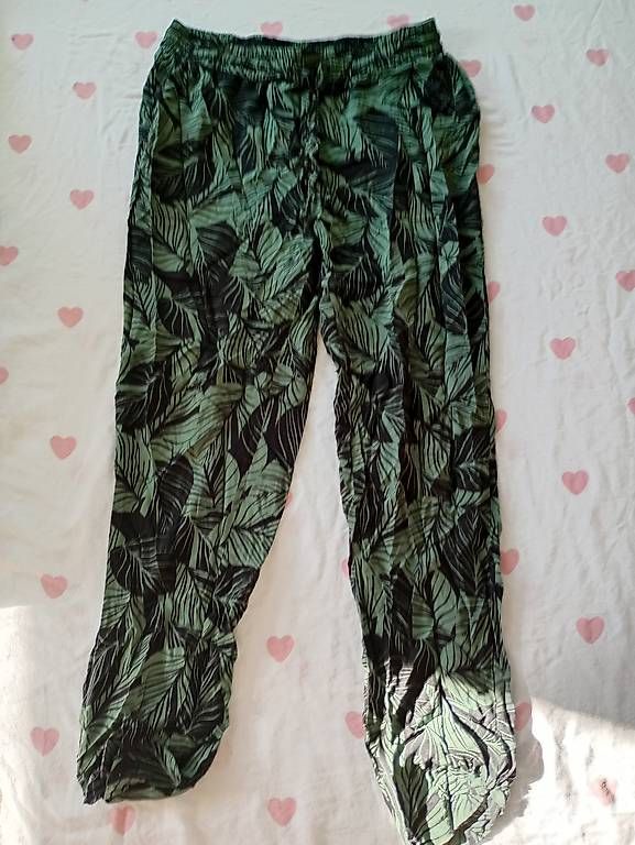 Pantalons: Neu luftige hose – D'occasion à Gelterkinden par leo_9z8m