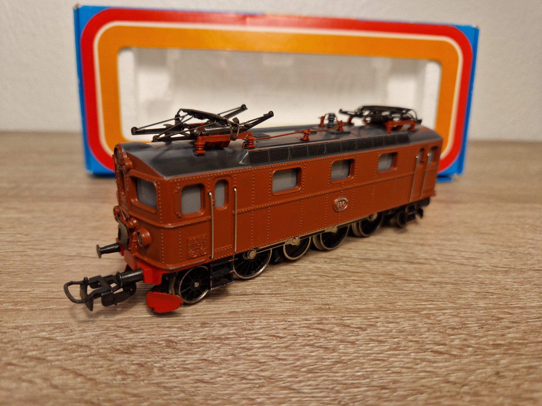 Märklin Modellini di ferrovie: Märklin 3030 E-Lok 884 SJ H0 – Usato da St-Aubin-Sauges venduto da Lo_Go 2