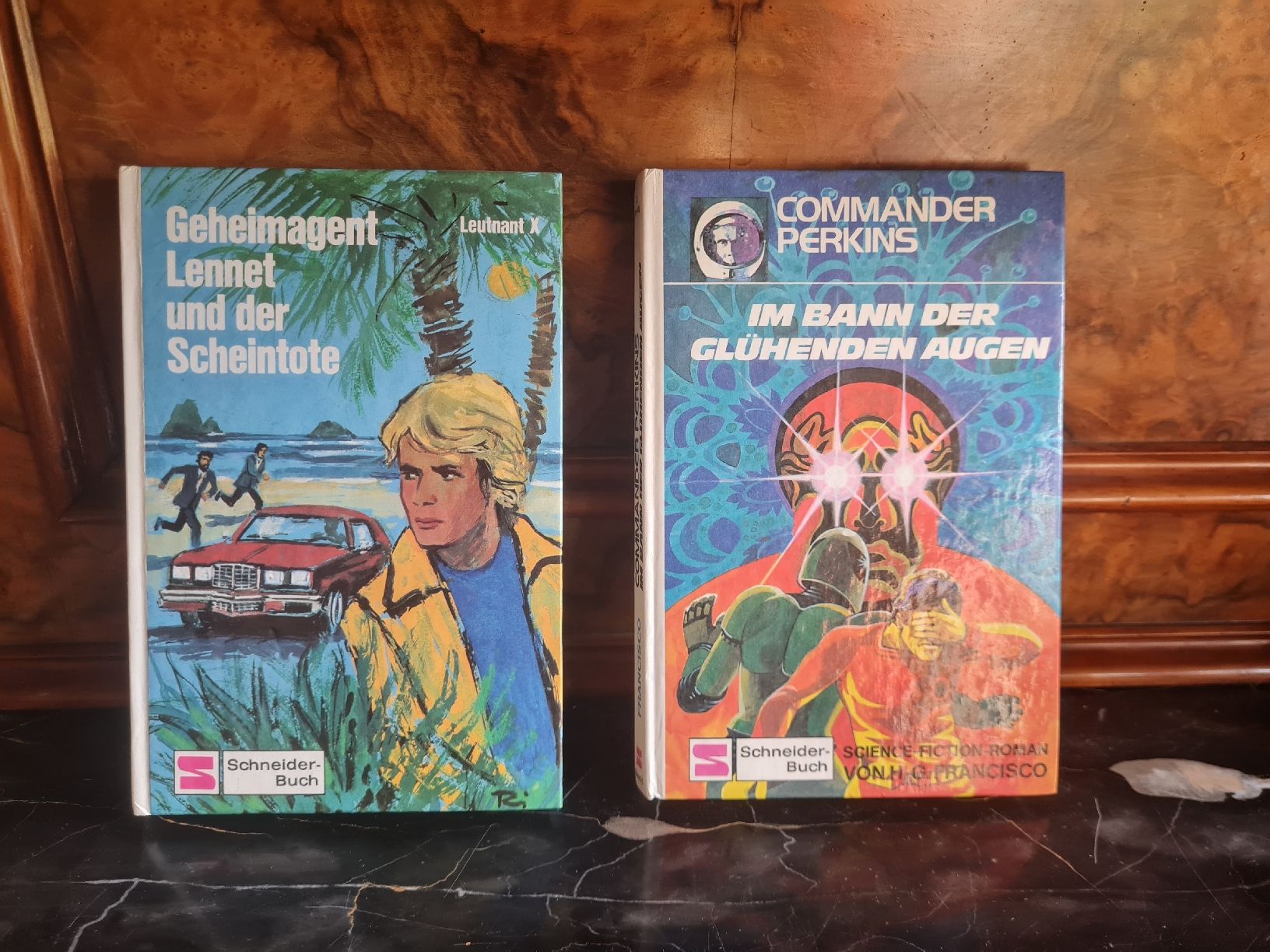 Livres: 2 Jugendbücher – Agenten & Science-Fiction – D'occasion à Bäretswil par Rio.