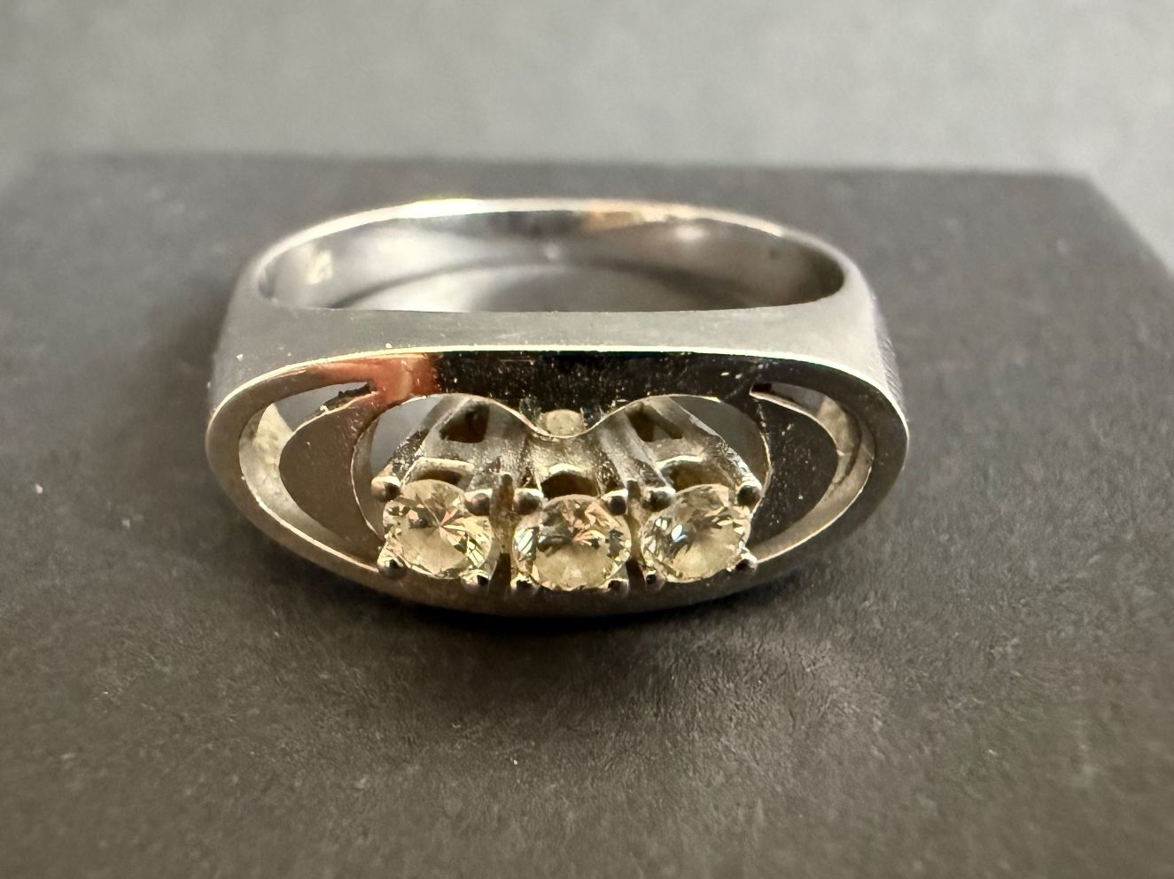 Anelli: Weissgold Ring mit Diamanten 585, 14K – Usato da Spiegel b. Bern venduto da Rogger72