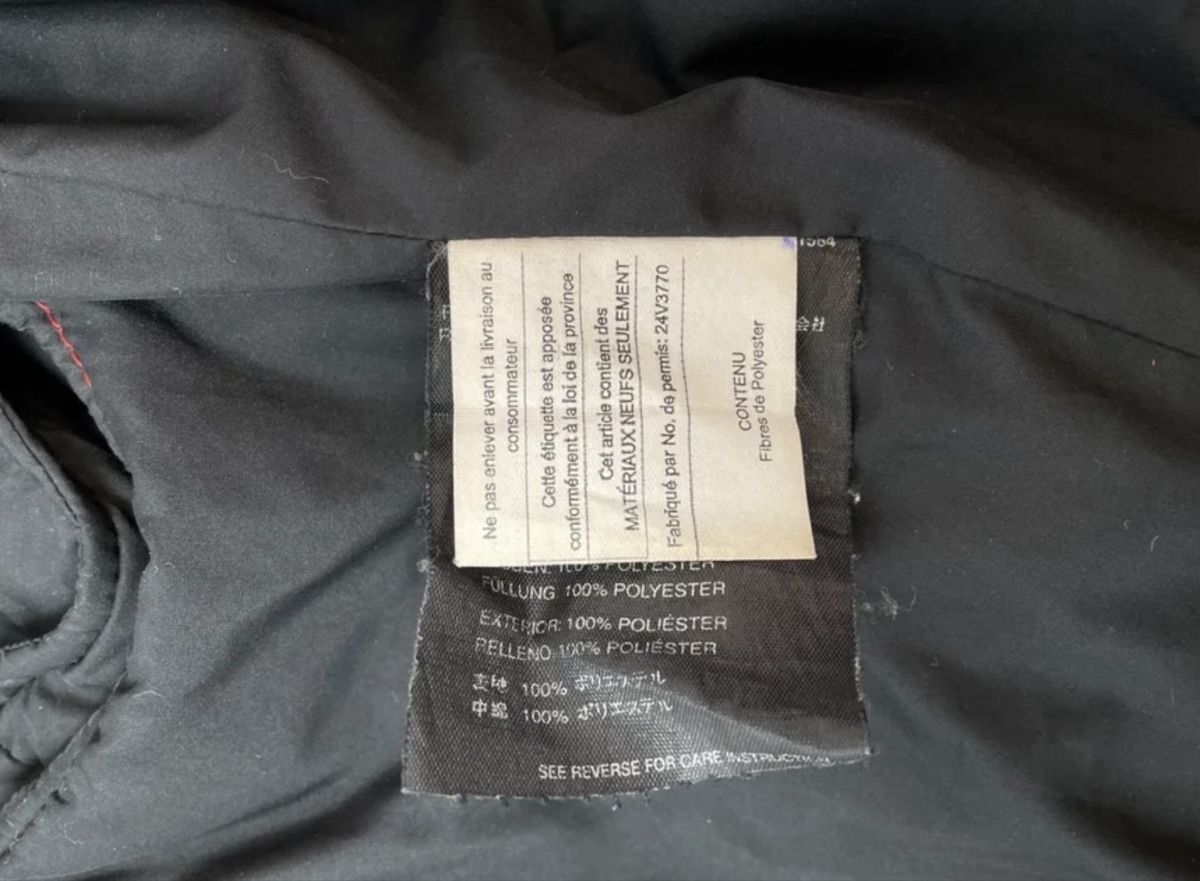Prada Jacken: Prada Black Puffer Jacket, Size 44, Light – Gebraucht aus Rümlang von Fox_19 4