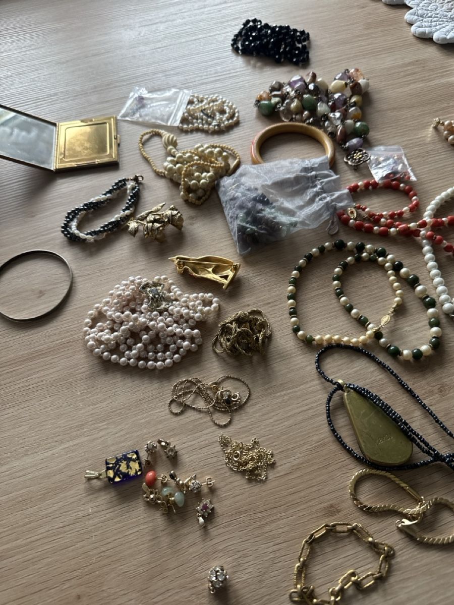 Lot de Lot de bijoux en or 18 carats, pierres et perles, comprenant
