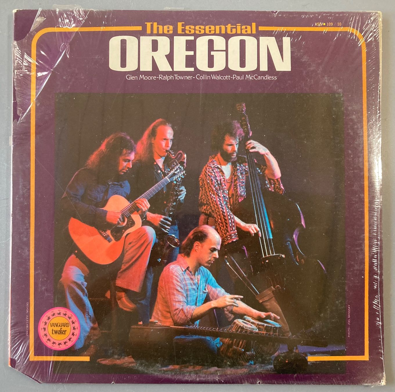 Dischi in vinile: OREGON - ESSENTIALS OREGON – Nuovo e nell'imballaggio originale da Poliez-Pittet venduto da Newtown-Records