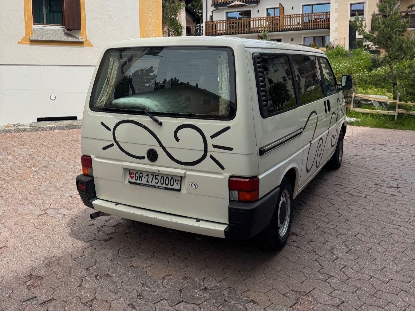 VW Automobili: VW T4 Multivan mit original VW Camper Ausstattung – Usato da Celerina venduto da R.H.GR 2