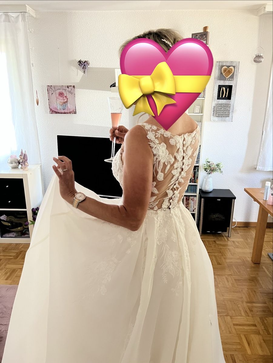 Robes: Brautkleid mit Schleppe – D'occasion à Einsiedeln par ramafu