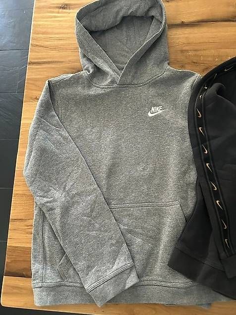 Lotti di vestiti: 2 Nike Pullover Grösse XL 158-170 – Usato da Marbach SG venduto da Sonni81 1