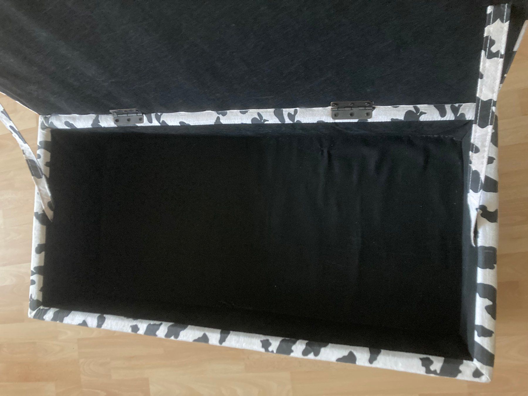 Sgabelli: Hocker mit Kuhfellmuster – Usato da HORGEN venduto da SPRUNGTUCH 3