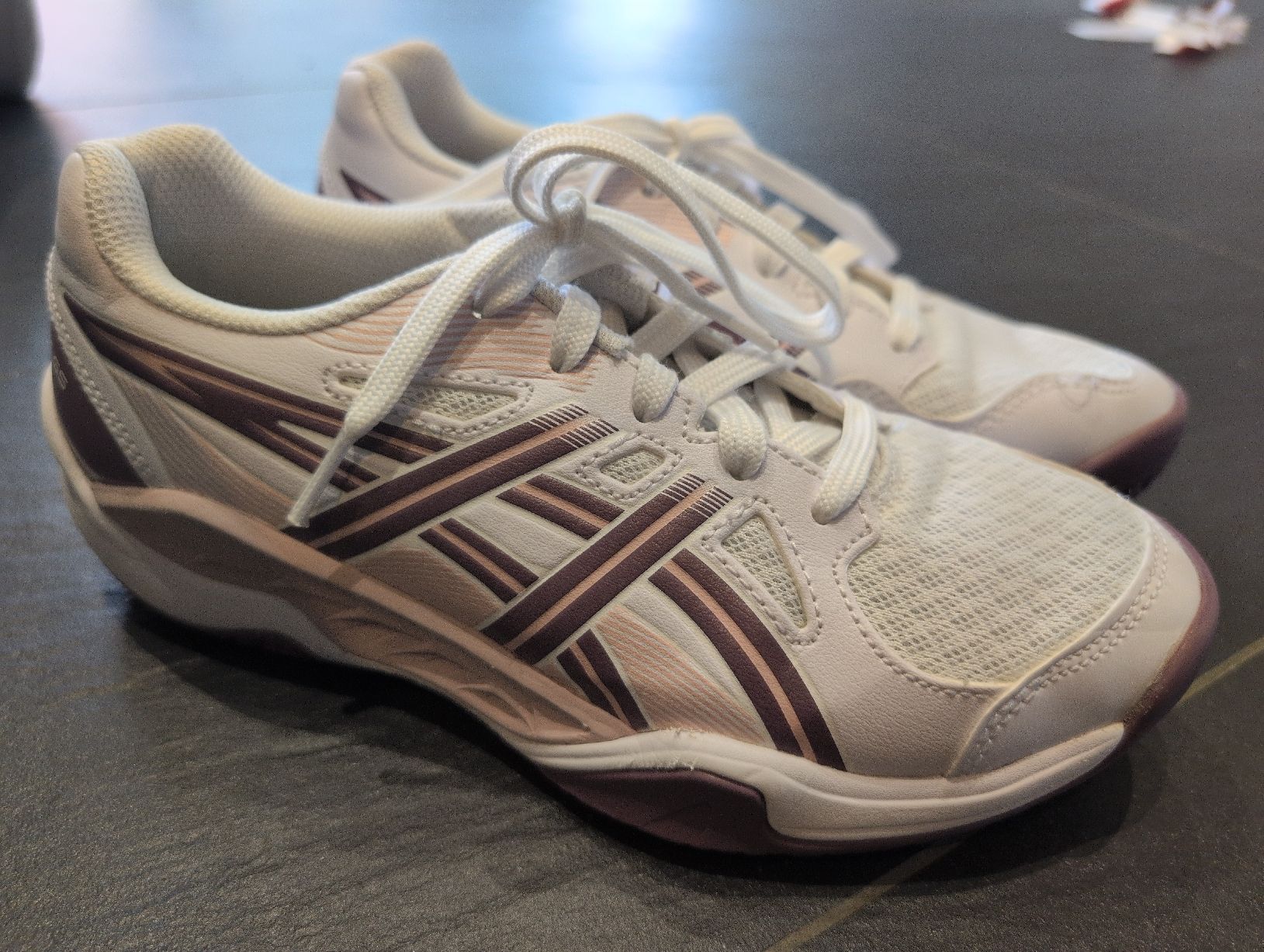 Asics Scarpe per ragazze: Asics Turnschuhe Gr. 36 – Usato da Oberembrach venduto da Chanti83