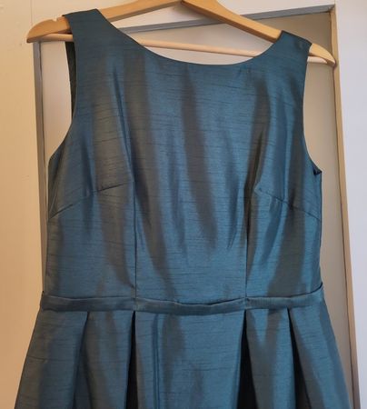 Grünes ausgefüttertes Partykleid von Bravissimo, Gr. 38