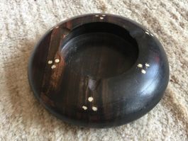 Aschenbecher Holz mit Einlegearbeiten Ebenholz?