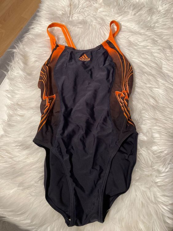 Cargado Persona con experiencia Arsenal Schwarzer Badeanzug mit orangen Details von Adidas 164 | Kaufen auf Ricardo