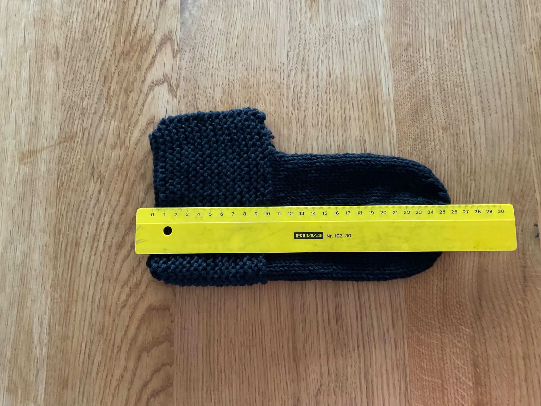 Socken: Handgestrickte Bettsocken schwarz Gr. 40/41 – Neu (gemäss Beschreibung) aus Wetzikon ZH von FeeF 1