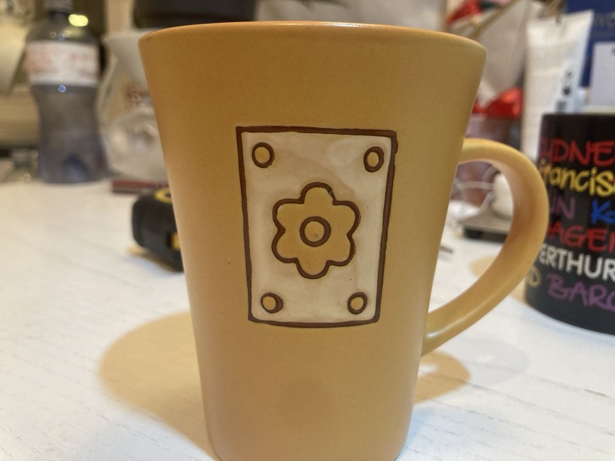 Tassen: Ceramic Mug with Flower Motif – Gebraucht aus Zürich von sele_x