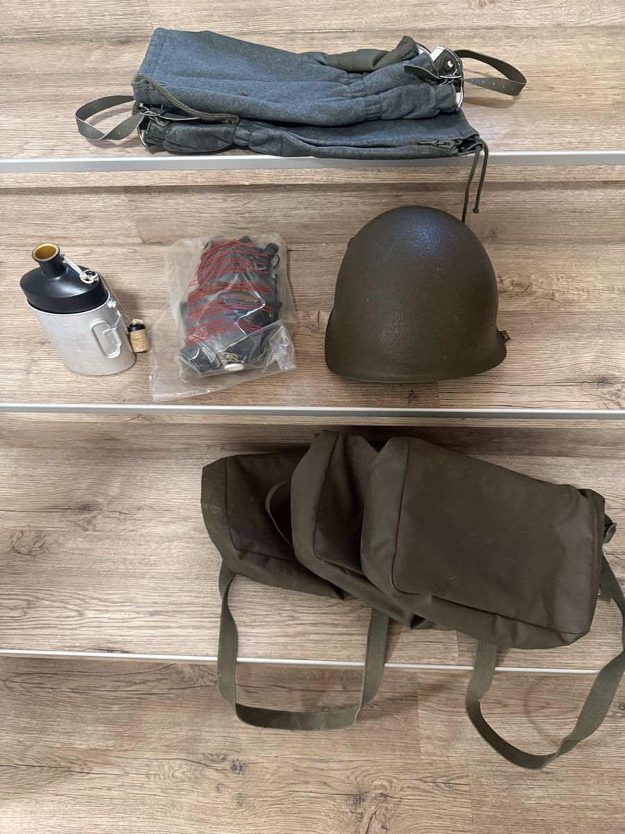 Uniformi & Effetti personali: Militaria LOT – Usato da Wittnau venduto da Helvetia1